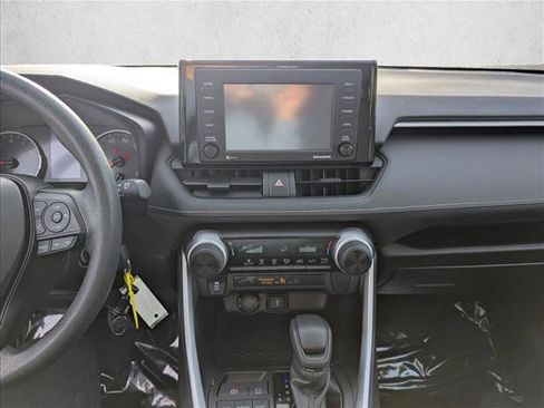 Used 2021 Toyota RAV4 LE image 12