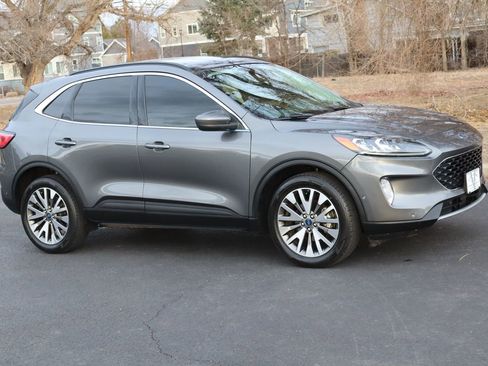 Used 2021 Ford Escape Titanium image 2