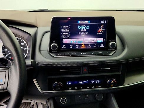 Used 2023 Nissan Rogue SV AWD/4WD image 16