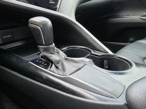 Used 2020 Toyota Camry SE image 18
