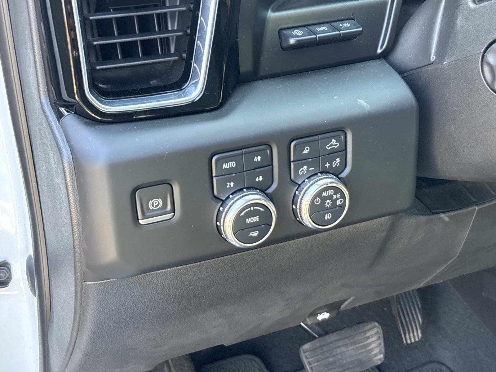 Used 2022 GMC Sierra 1500 Denali w/ Technology Package AWD/4WD image 19