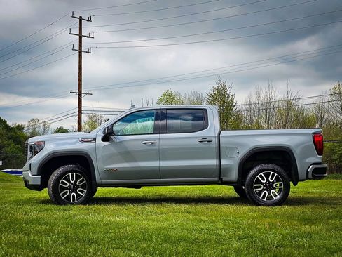 Used 2024 GMC Sierra 1500 AT4 w/ Technology Package AWD/4WD image 9