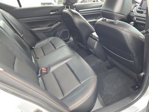 Used 2024 Nissan Altima 2.5 SR FWD image 19
