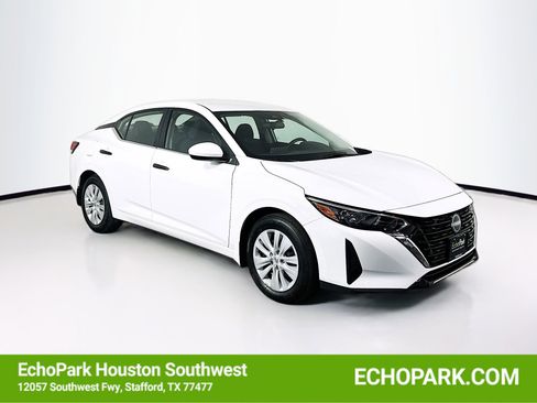 Used 2025 Nissan Sentra S image 1