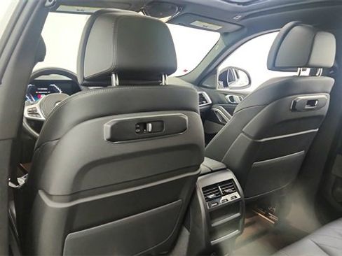 Used 2024 BMW X6 xDrive40i w/ Premium Package image 32