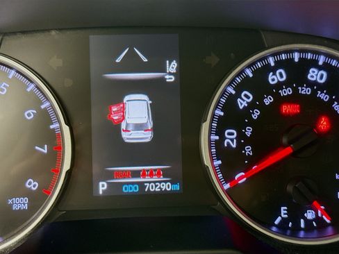 Used 2019 Toyota RAV4 LE FWD image 13