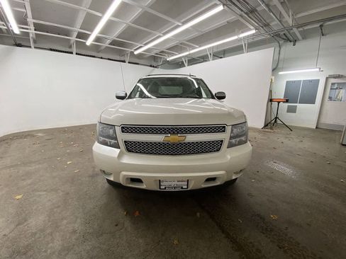 Used 2012 Chevrolet Avalanche LTZ image 9