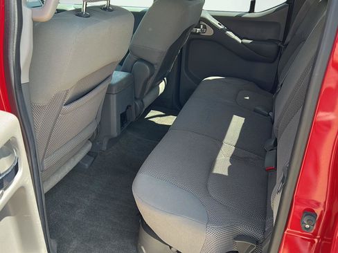 Used 2010 Nissan Frontier SE w/ Moonroof Pkg AWD/4WD image 19