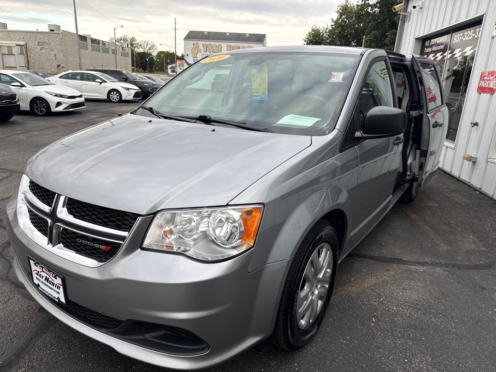 Used 2020 Dodge Grand Caravan SE FWD image 3