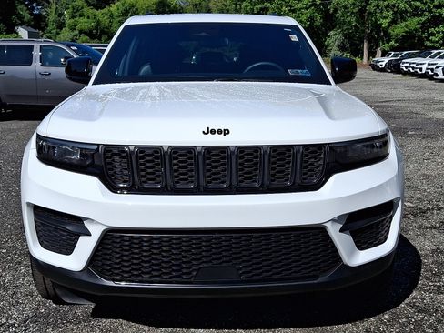 Certified 2023 Jeep Grand Cherokee Altitude AWD/4WD image 2