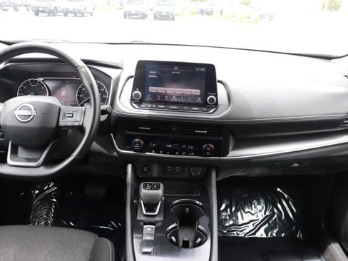 Used 2025 Nissan Rogue SV FWD image 13