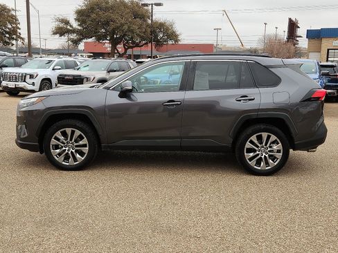 Used 2023 Toyota RAV4 XLE Premium image 2