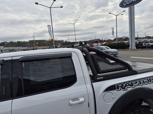 Used 2019 Ford F150 Raptor w/ Equipment Group 802A Luxury image 10