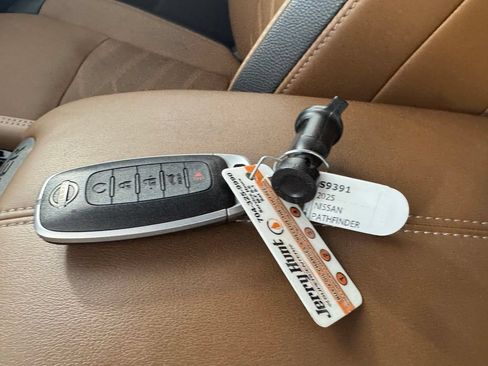 Used 2025 Nissan Pathfinder Platinum w/ Cargo Package FWD image 2