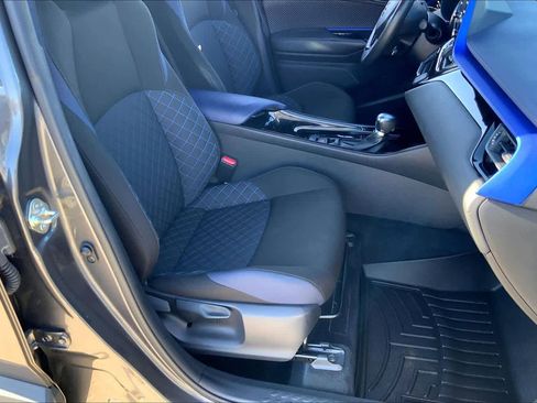 Used 2021 Toyota C-HR XLE image 8