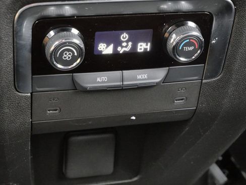 Used 2025 Chevrolet Suburban Z71 AWD/4WD image 36