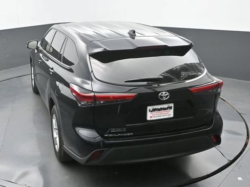Used 2021 Toyota Highlander L FWD image 15