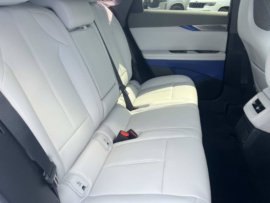 Certified 2026 Cadillac Optiq Luxury 1 RWD image 21