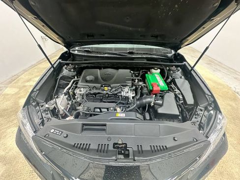 Used 2018 Toyota Camry SE w/ Convenience Package FWD image 18