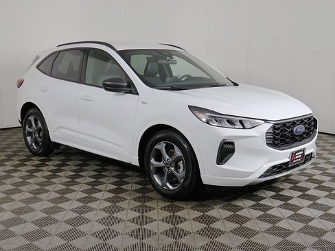 Used 2023 Ford Escape ST-Line image 2