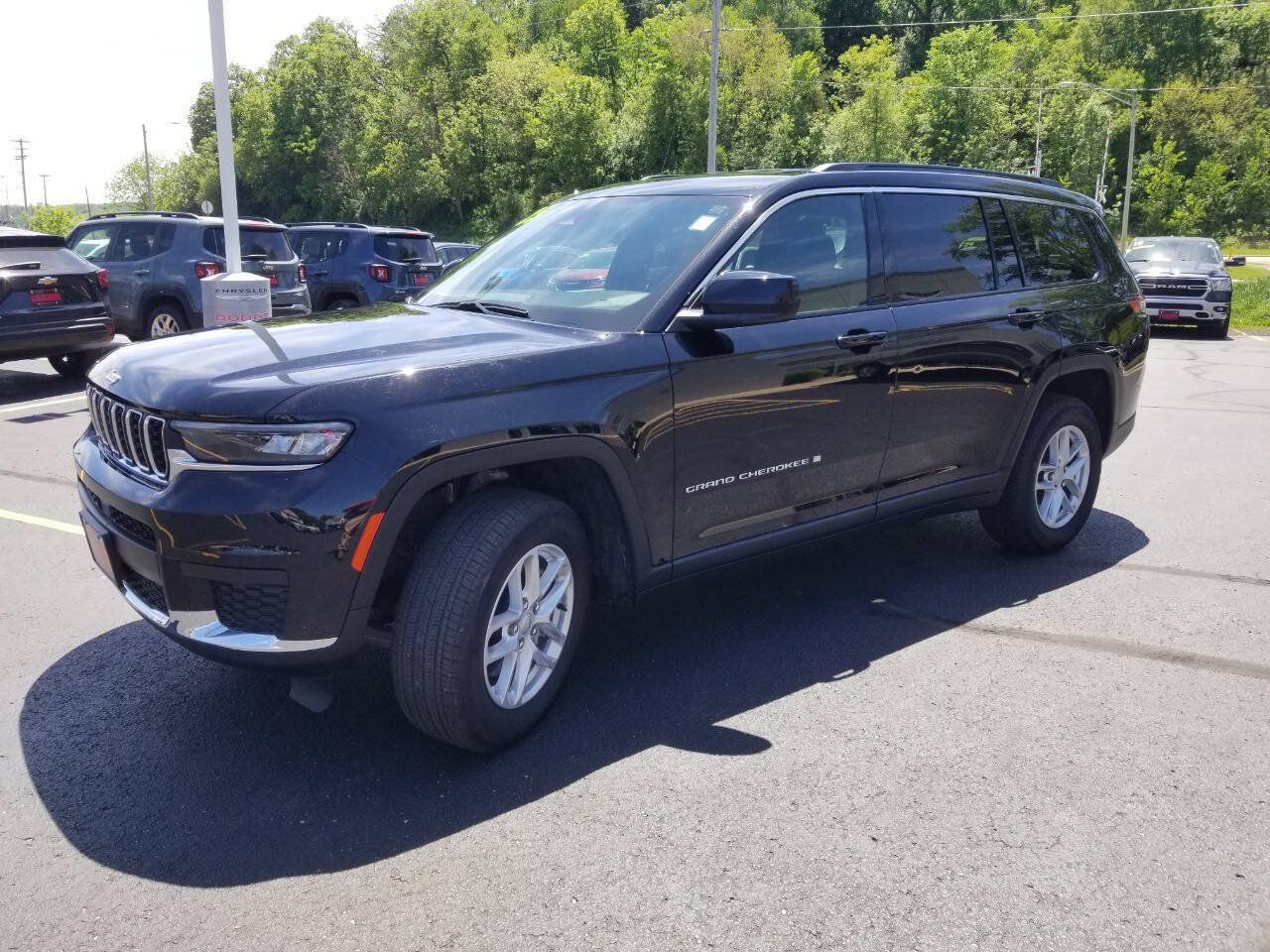 Certified 2025 Jeep Grand Cherokee L Laredo w/ Trailer Tow Package AWD/4WD image 3