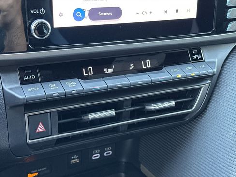 Certified 2025 Toyota Camry SE w/ Convenience Package FWD image 19