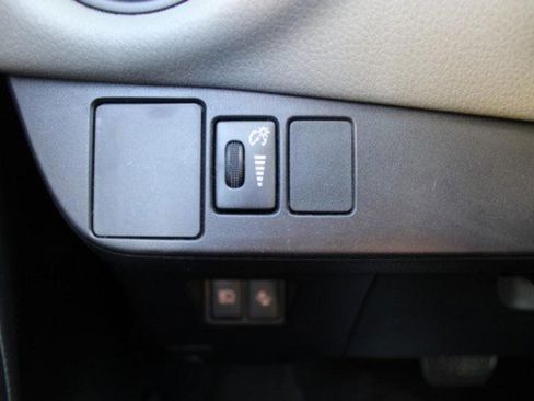 Used 2017 Toyota Yaris L image 45