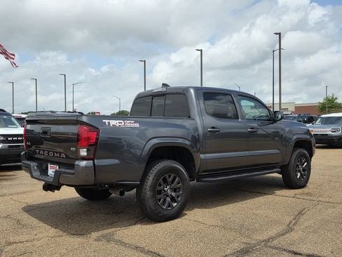 Used 2021 Toyota Tacoma SR AWD/4WD image 4