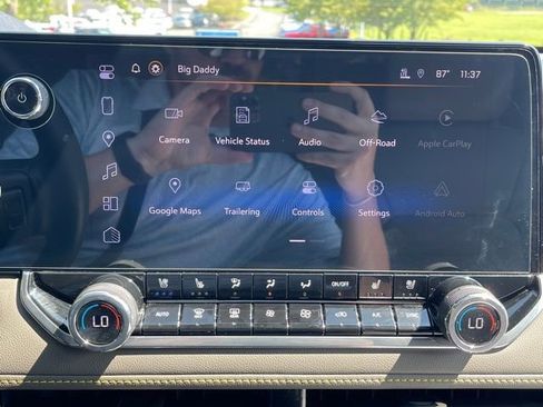 Used 2025 Chevrolet Colorado ZR2 w/ Technology Package image 11