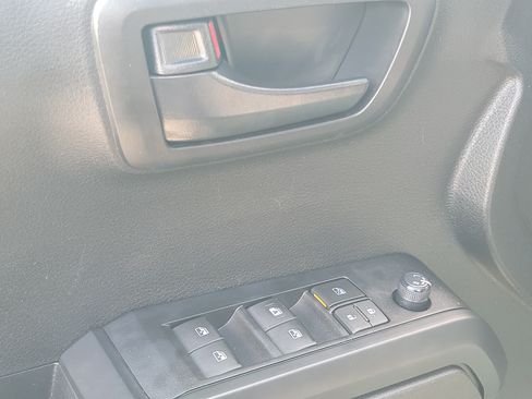 Used 2022 Toyota Tacoma SR w/ SR Convenience Package RWD image 23