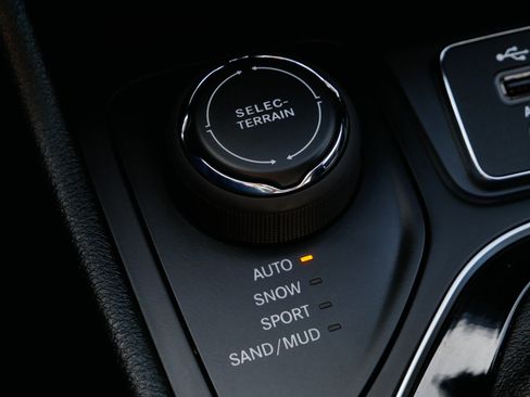 Certified 2022 Jeep Cherokee Limited image 25