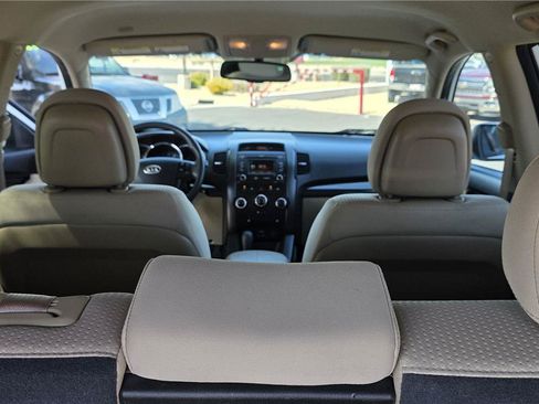 Used 2013 Kia Sorento LX w/ Convenience Pkg FWD image 11