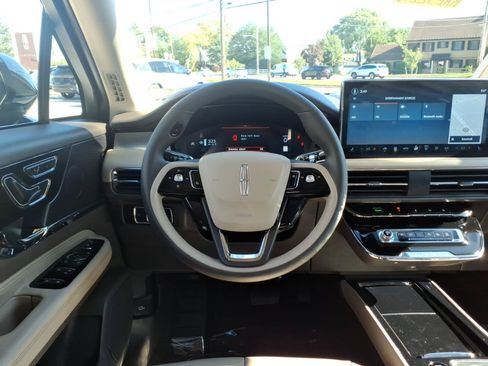 Certified 2024 Lincoln Corsair AWD image 13