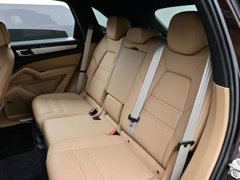Certified 2023 Porsche Cayenne S Platinum AWD/4WD image 14