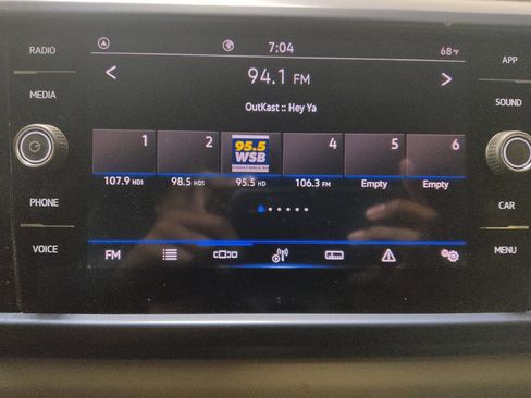 Used 2022 Volkswagen Taos SE image 25