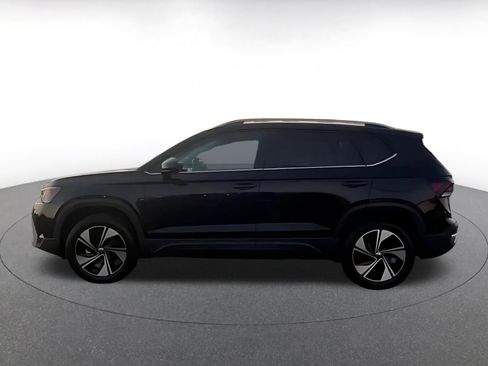 Used 2025 Volkswagen Taos SE image 9