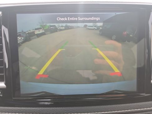 Used 2023 Chrysler Pacifica Touring w/ S Appearance Package image 33