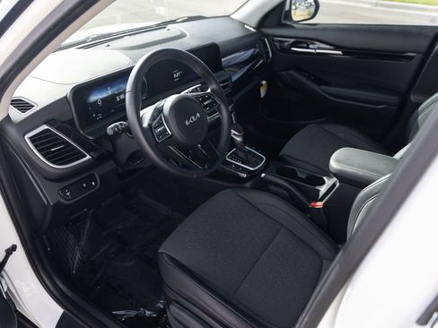 Used 2024 Kia Seltos S image 11
