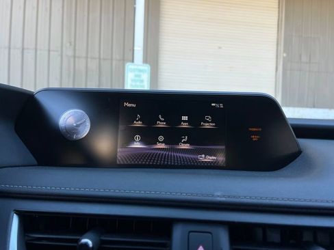 Used 2020 Lexus UX 200 image 24