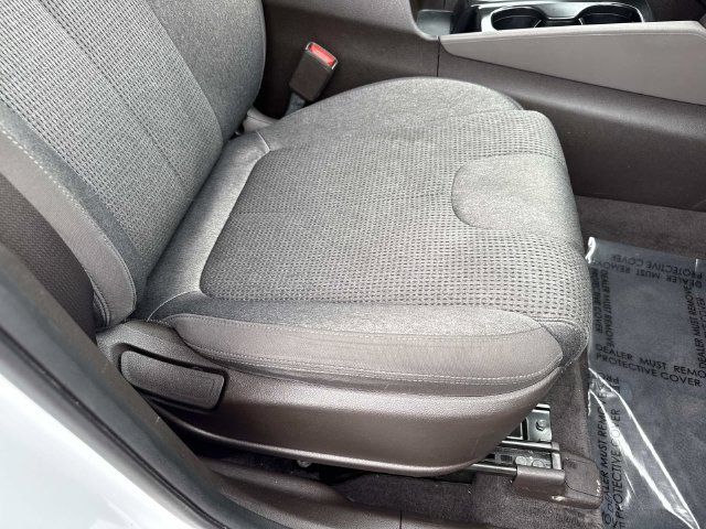 Used 2019 Hyundai Santa Fe SEL FWD image 9