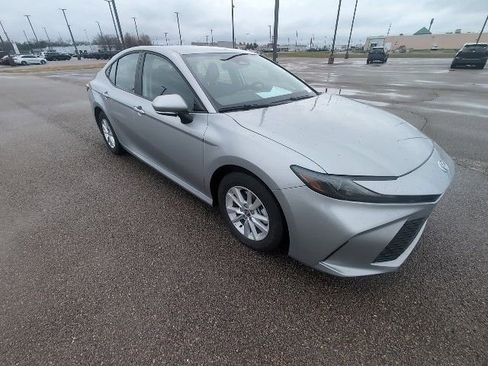 Used 2025 Toyota Camry LE image 1