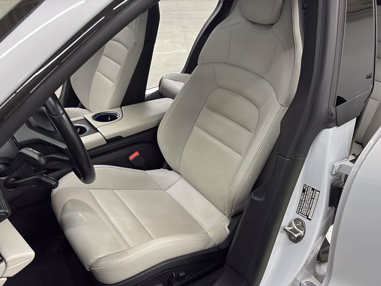 Used 2022 Porsche Taycan 4S AWD/4WD image 13