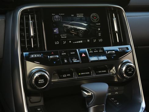Used 2026 Lexus LX 600 4WD w/ Luxury Package image 16