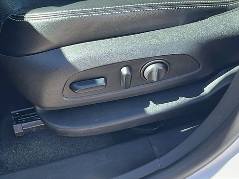 Certified 2024 GMC Terrain SLT image 11