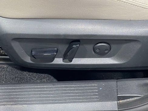 Used 2025 Nissan Rogue SV FWD image 18