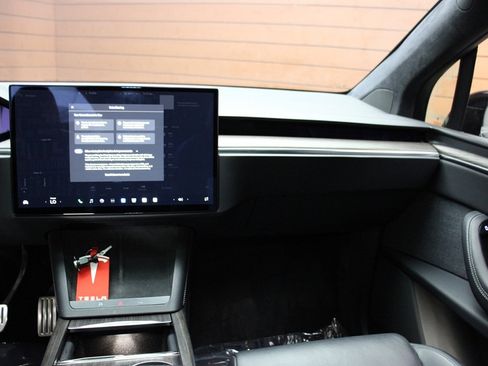Used 2023 Tesla Model X image 45
