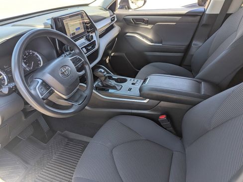 Used 2023 Toyota Highlander L image 26