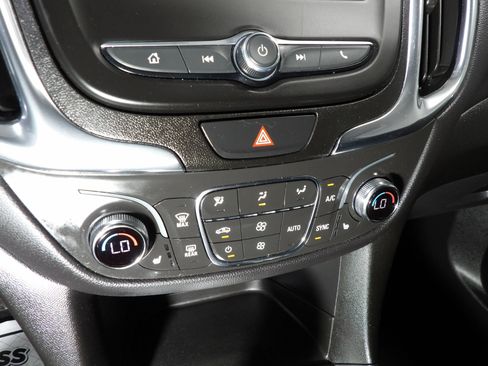 Used 2021 Chevrolet Equinox LT FWD image 14