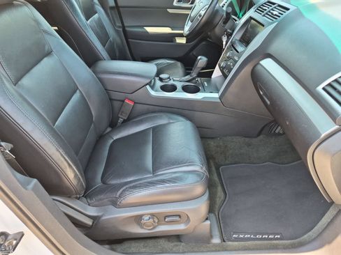 Used 2013 Ford Explorer XLT AWD/4WD image 21