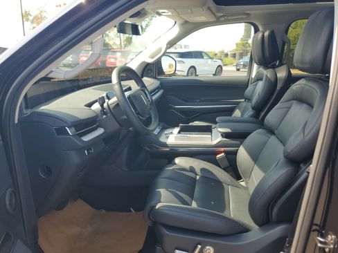 New 2027 Lincoln Navigator Reserve AWD/4WD image 12
